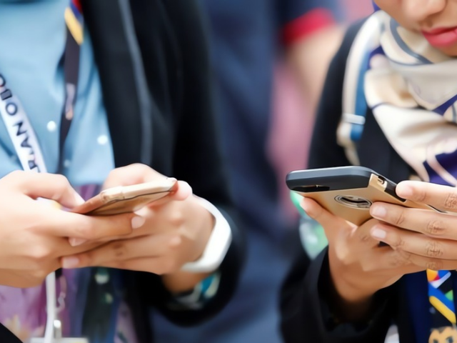 US warns mobile users to delete scam toll payment messages