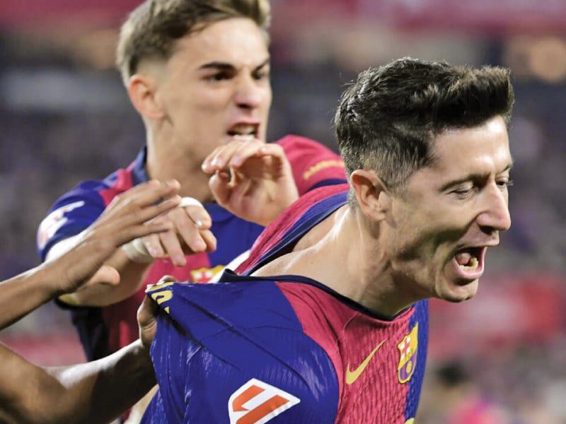 Barca rout Sevilla to maintain title charge