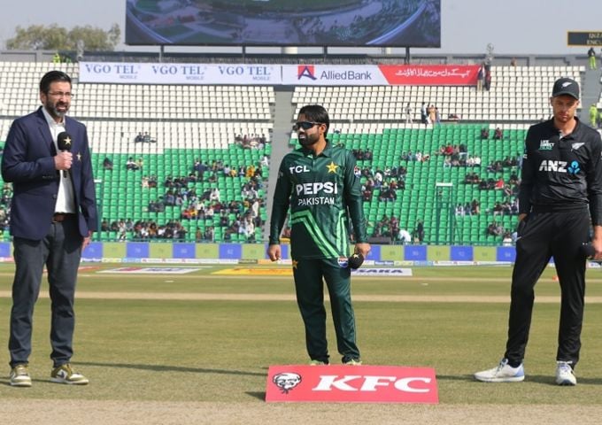 New Zealand win toss, bat first in tri-series opener against Pakistan