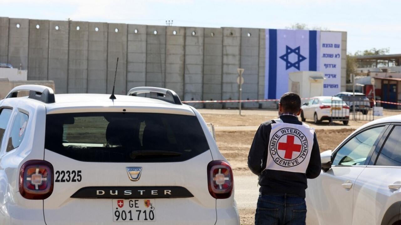 Hamas to free three Israeli hostages