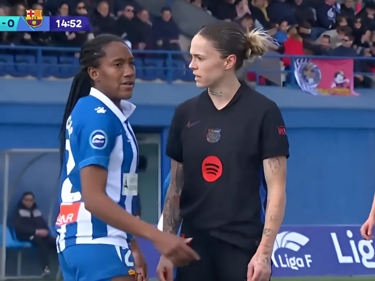 Watch: Barca's Leon inappropriately touches player, Espanyol issues complaint