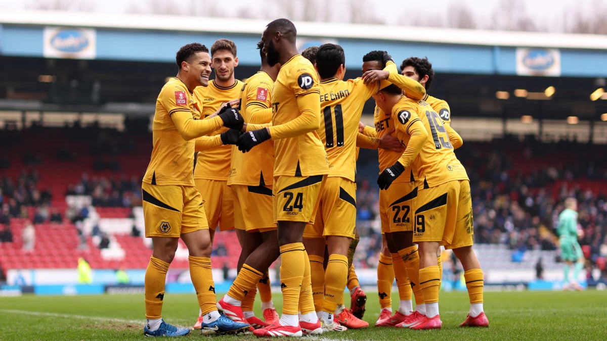 Wolves ease into FA Cup fifth round